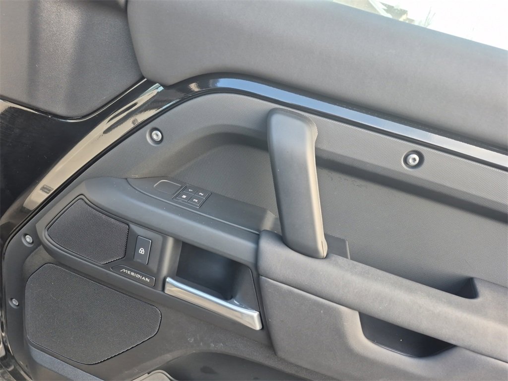 Used 2025 Land Rover Defender 110 S image 22