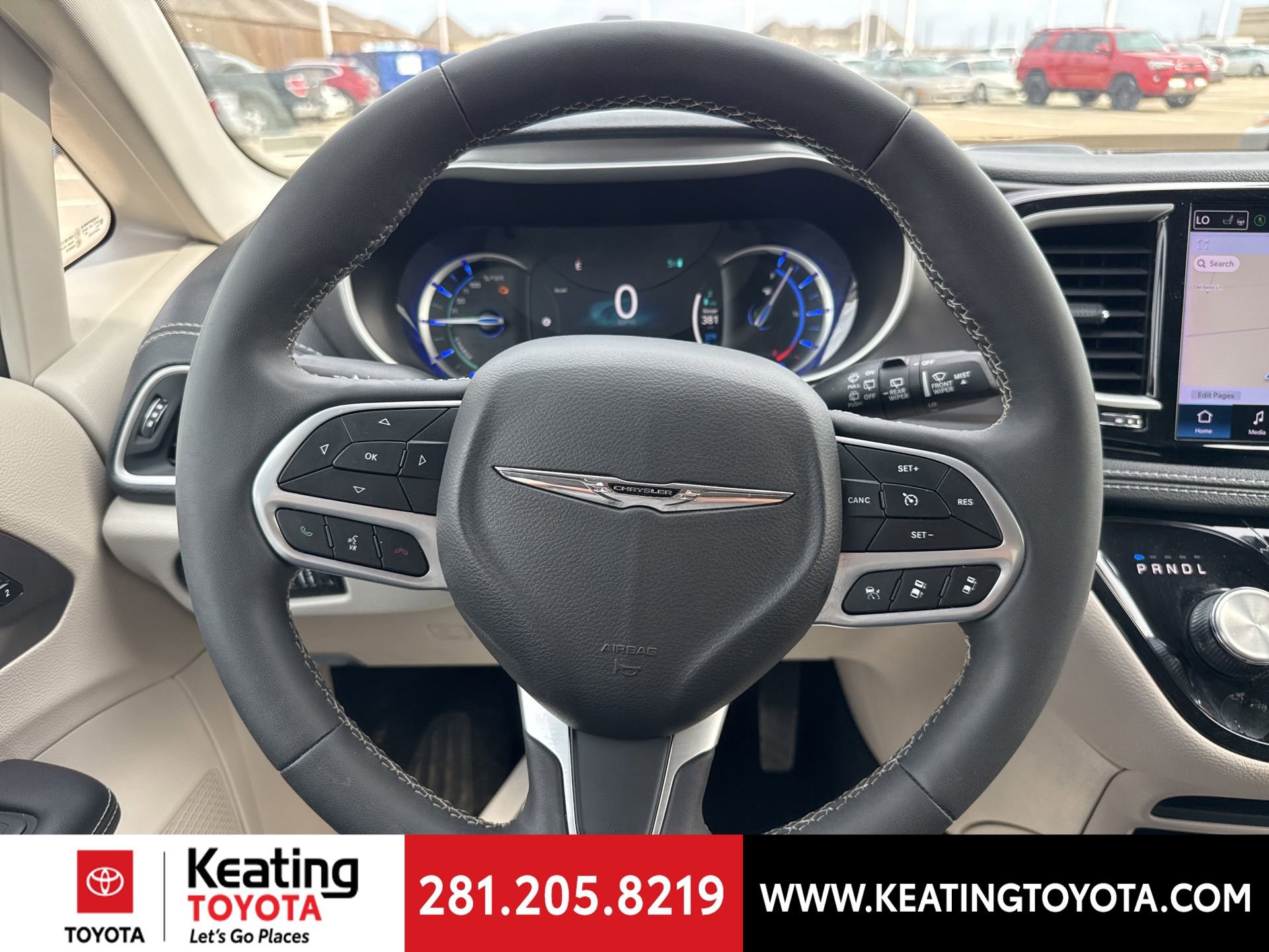 Used 2024 Chrysler Pacifica Select image 17