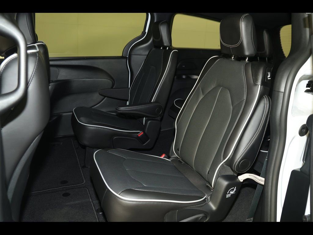 New 2026 Chrysler Pacifica Limited w/ S Appearance Package image 23
