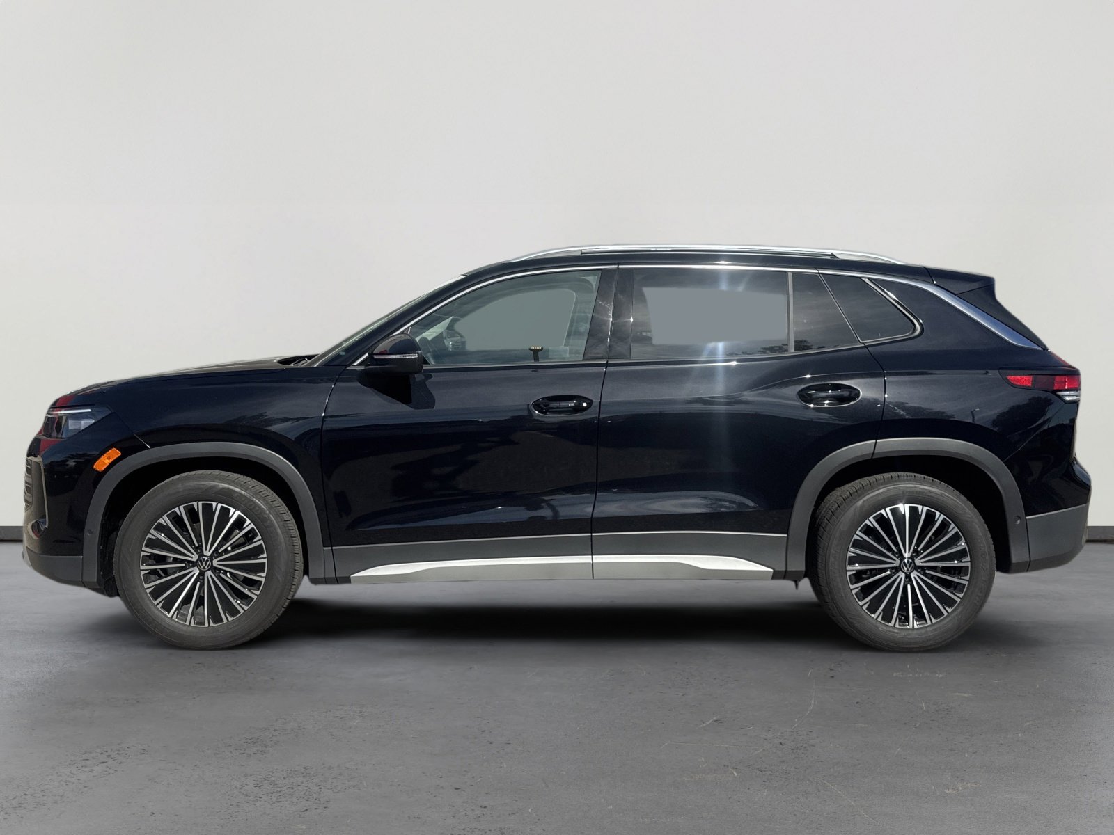 New 2026 Volkswagen Tiguan S image 5