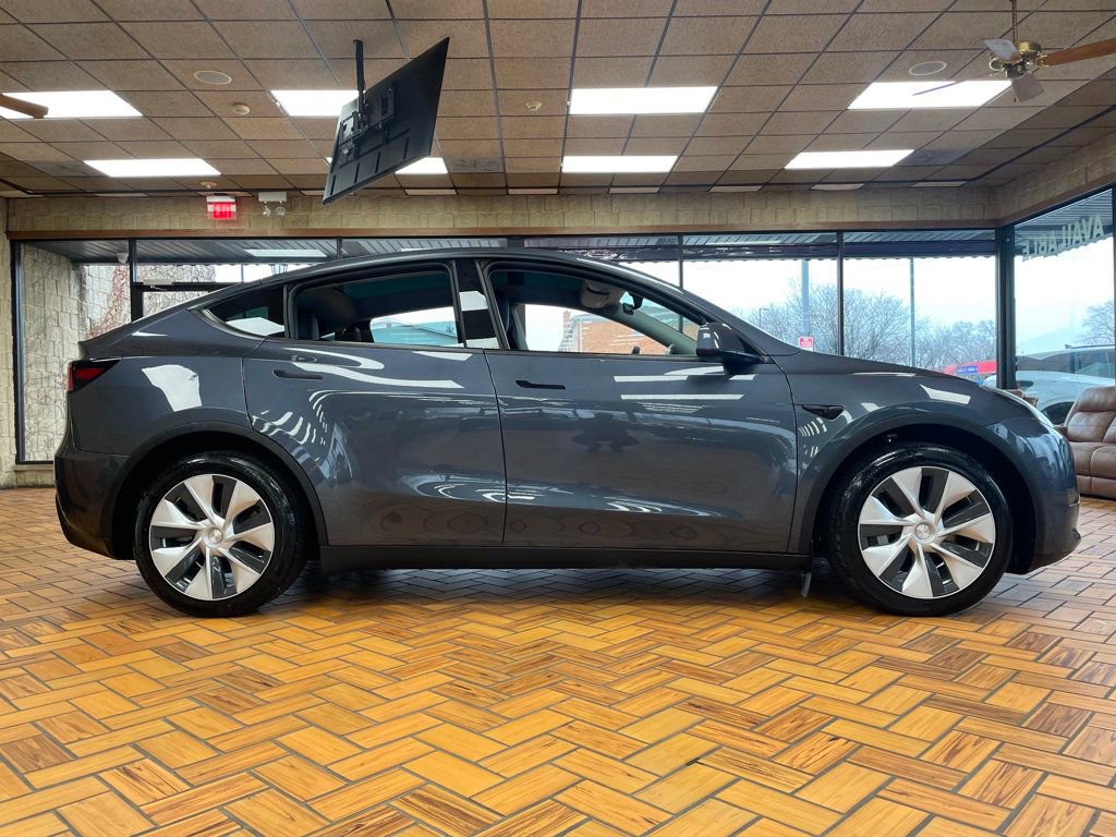 Used 2022 Tesla Model Y Long Range image 7
