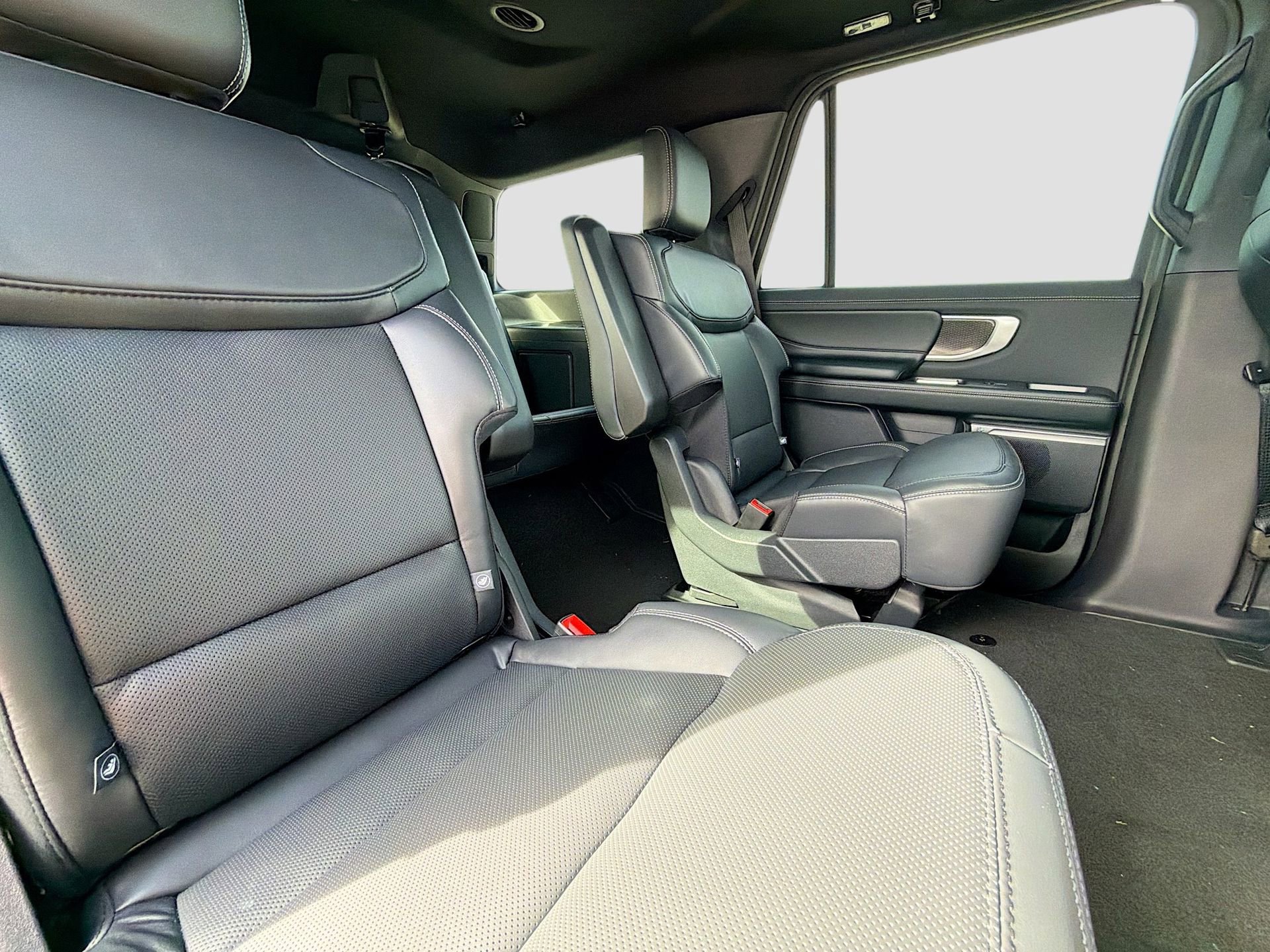 New 2026 Ford Expedition Platinum w/ Stealth Appearance Package image 38