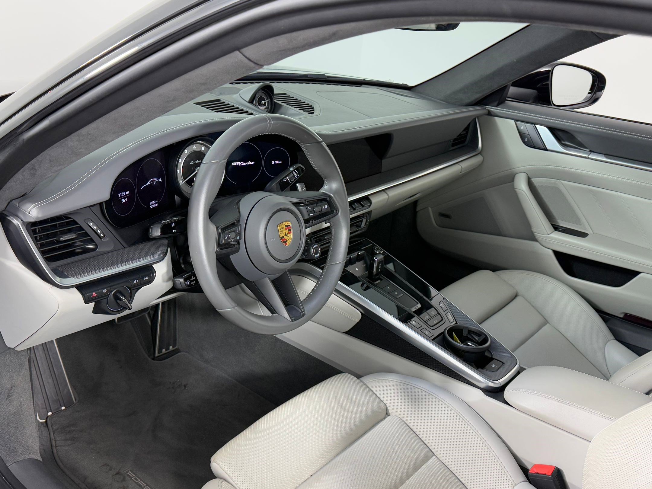 Used 2022 Porsche 911 Turbo image 4