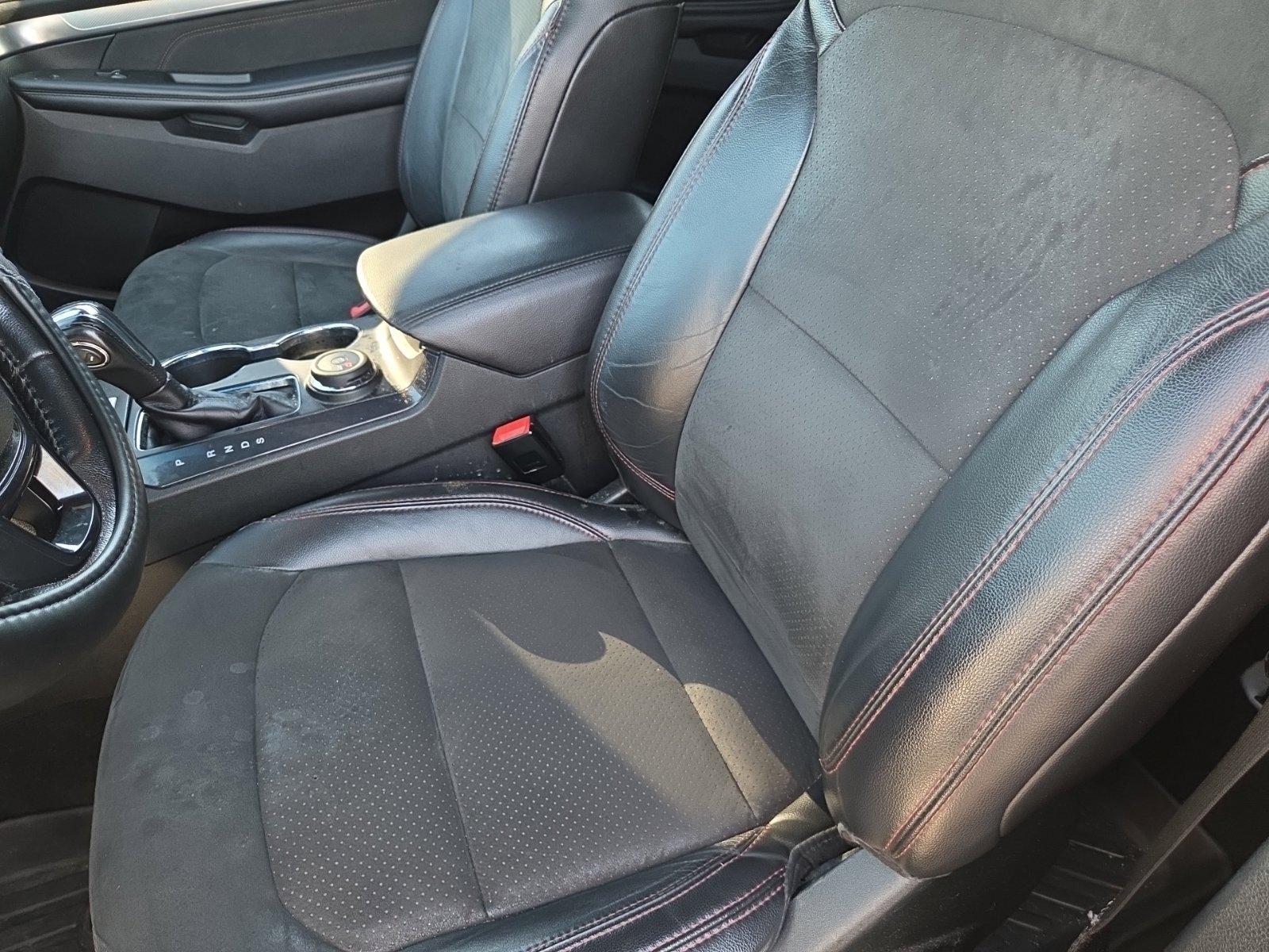 Used 2018 Ford Explorer XLT w/ Equipment Group 202A AWD/4WD image 19