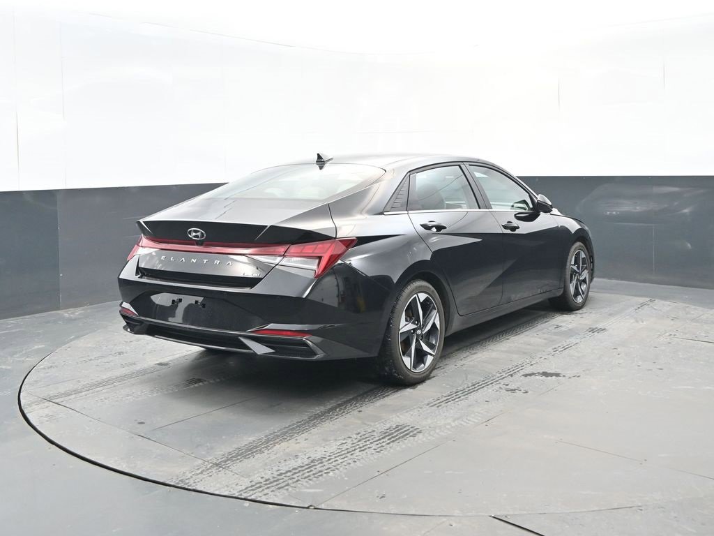 Used 2022 Hyundai Elantra Limited image 5