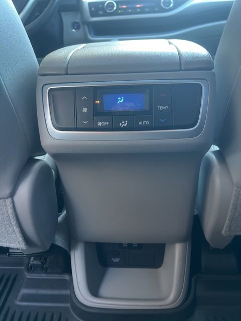 Used 2019 Toyota Highlander XLE image 27