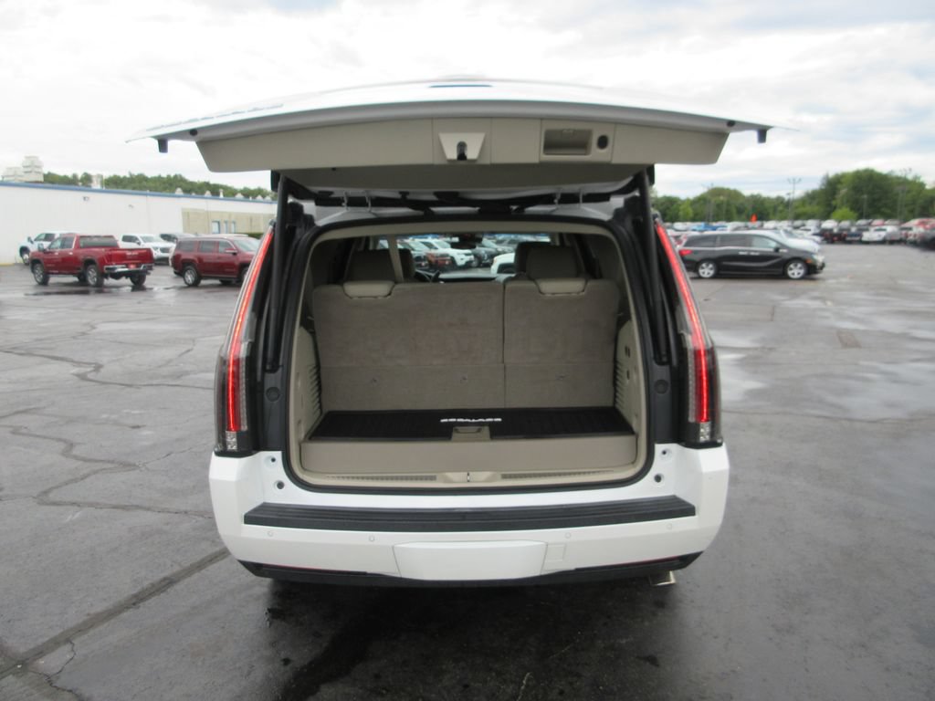 Certified 2018 Cadillac Escalade Luxury w/ LPO, Radiant Package AWD/4WD image 8