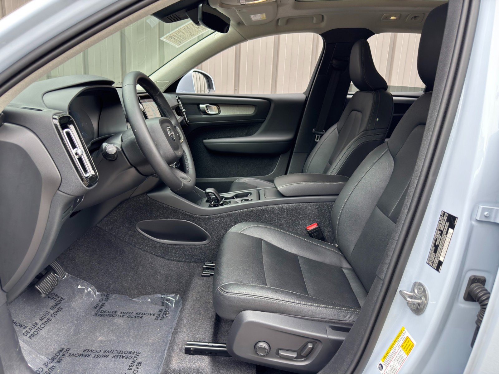 Used 2025 Volvo XC40 B5 Core w/ Climate Package AWD/4WD image 13