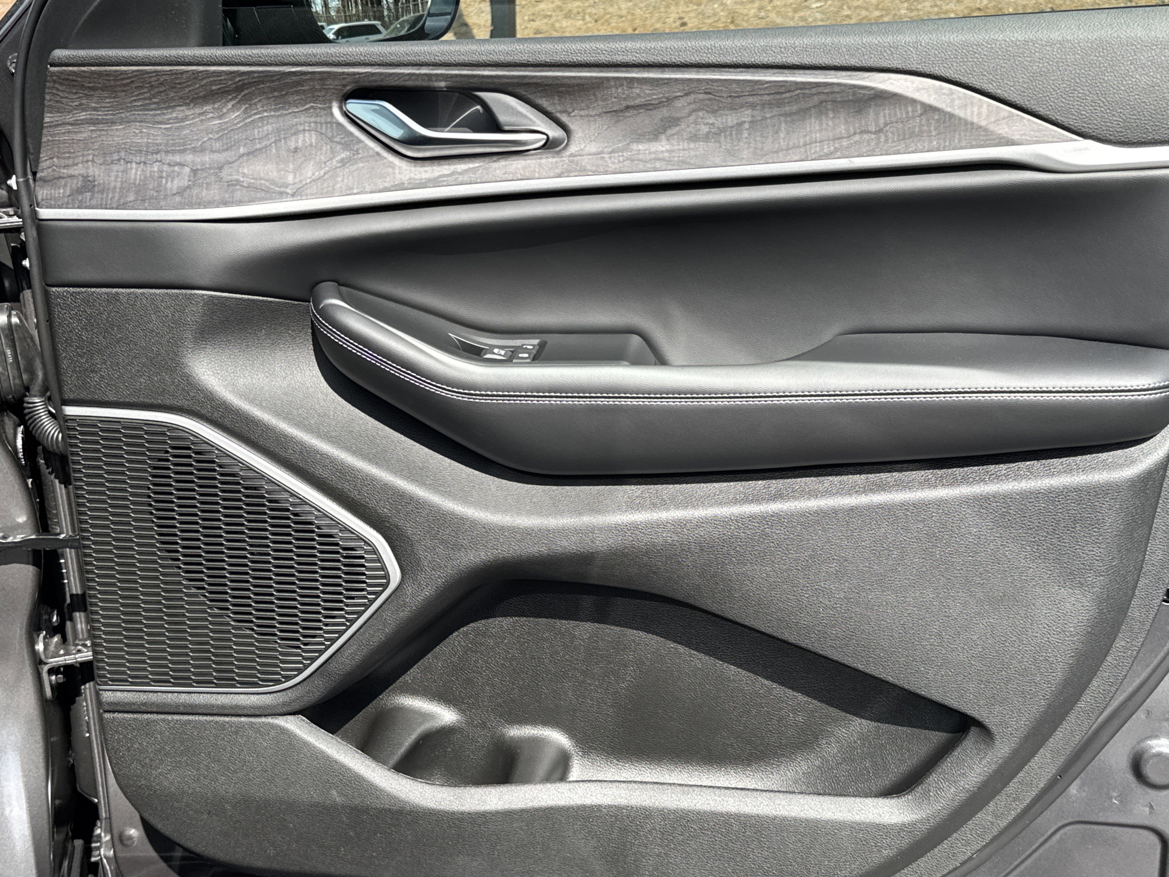 New 2026 Jeep Grand Cherokee Limited w/ Luxury Tech Group II image 17