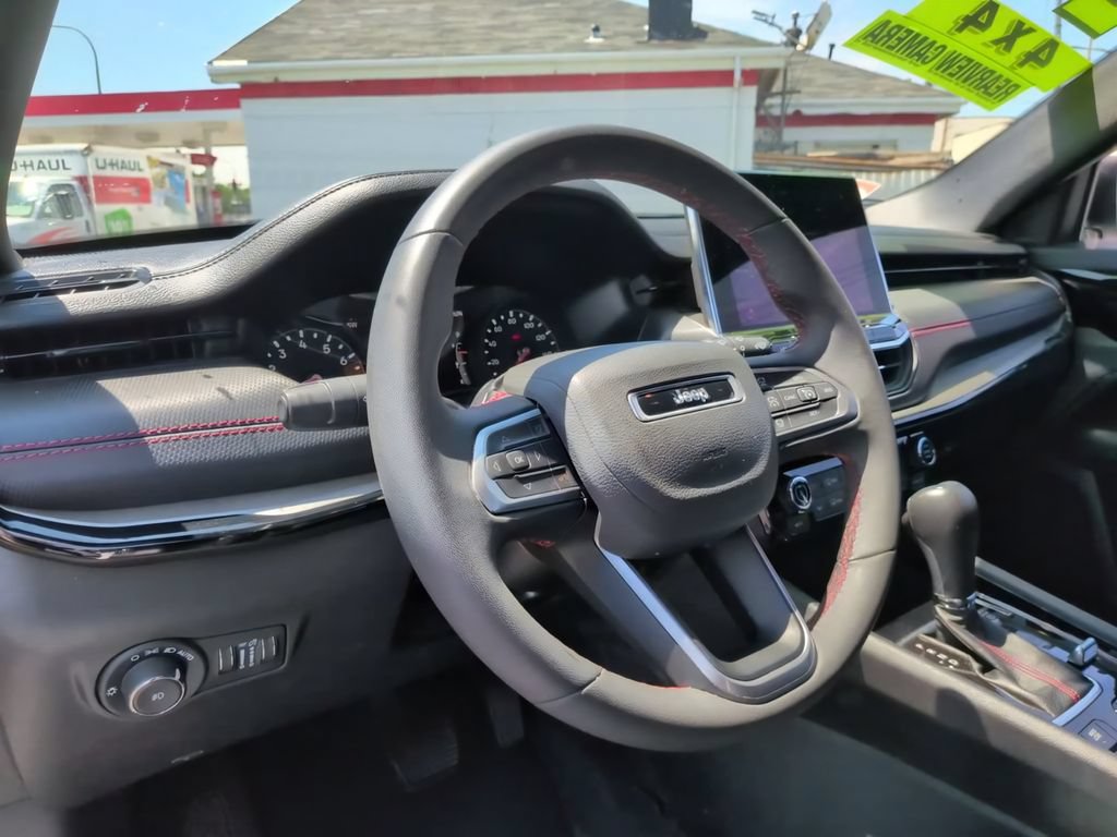 Used 2025 Jeep Compass Trailhawk AWD/4WD image 33