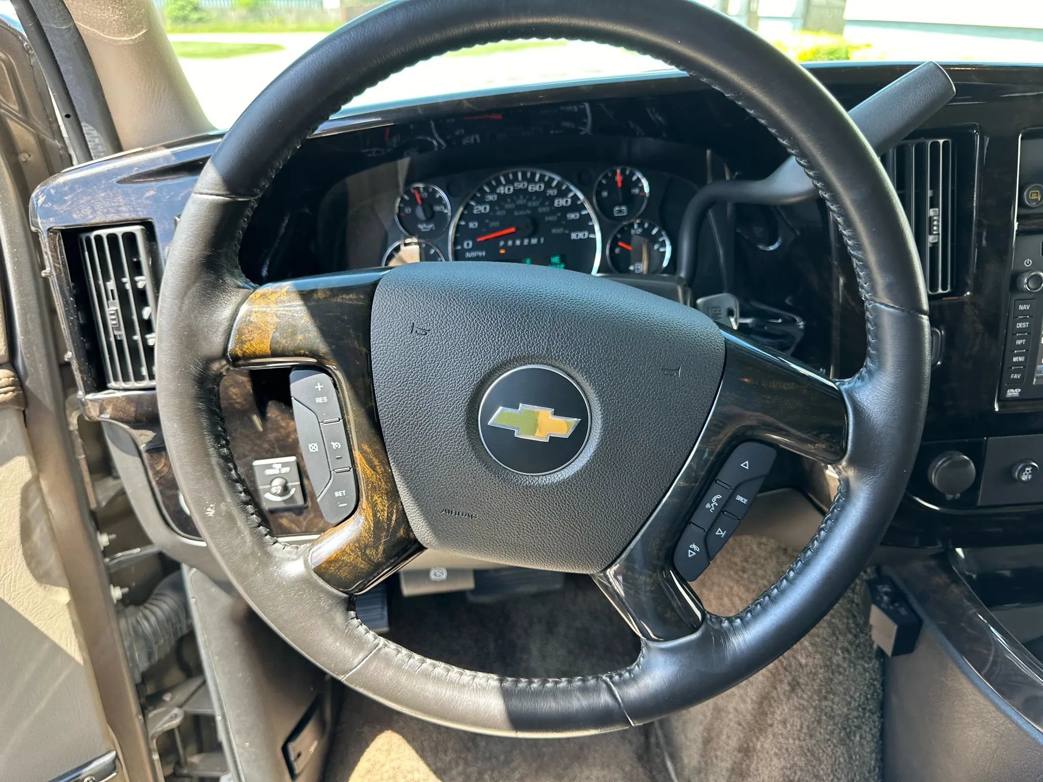 Used 2015 Chevrolet Express 2500 Extended RWD image 10