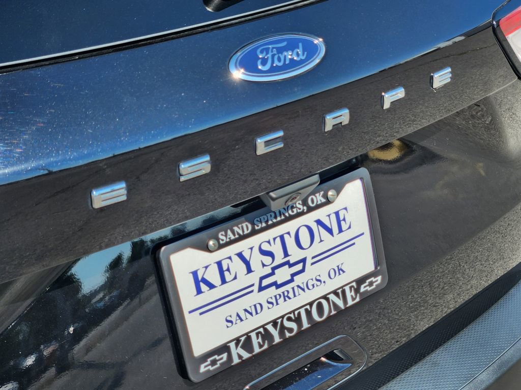 Used 2022 Ford Escape Titanium w/ Titanium Premium Package image 11