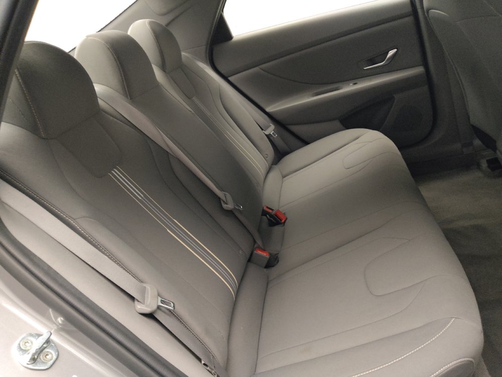 Used 2022 Hyundai Elantra SEL w/ Convenience Package FWD image 19