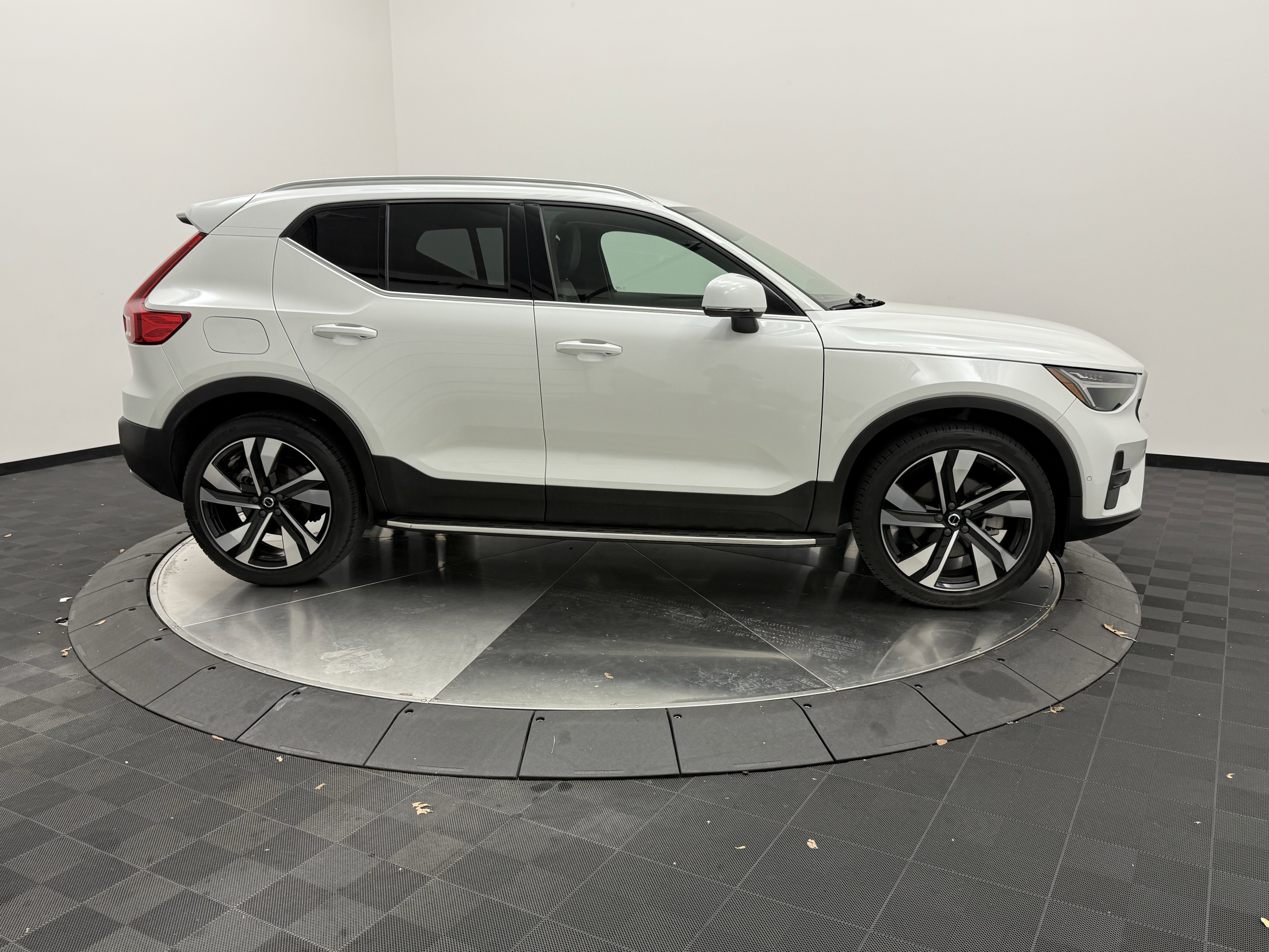 Certified 2023 Volvo XC40 B5 Plus w/ Driver Assist Package image 8