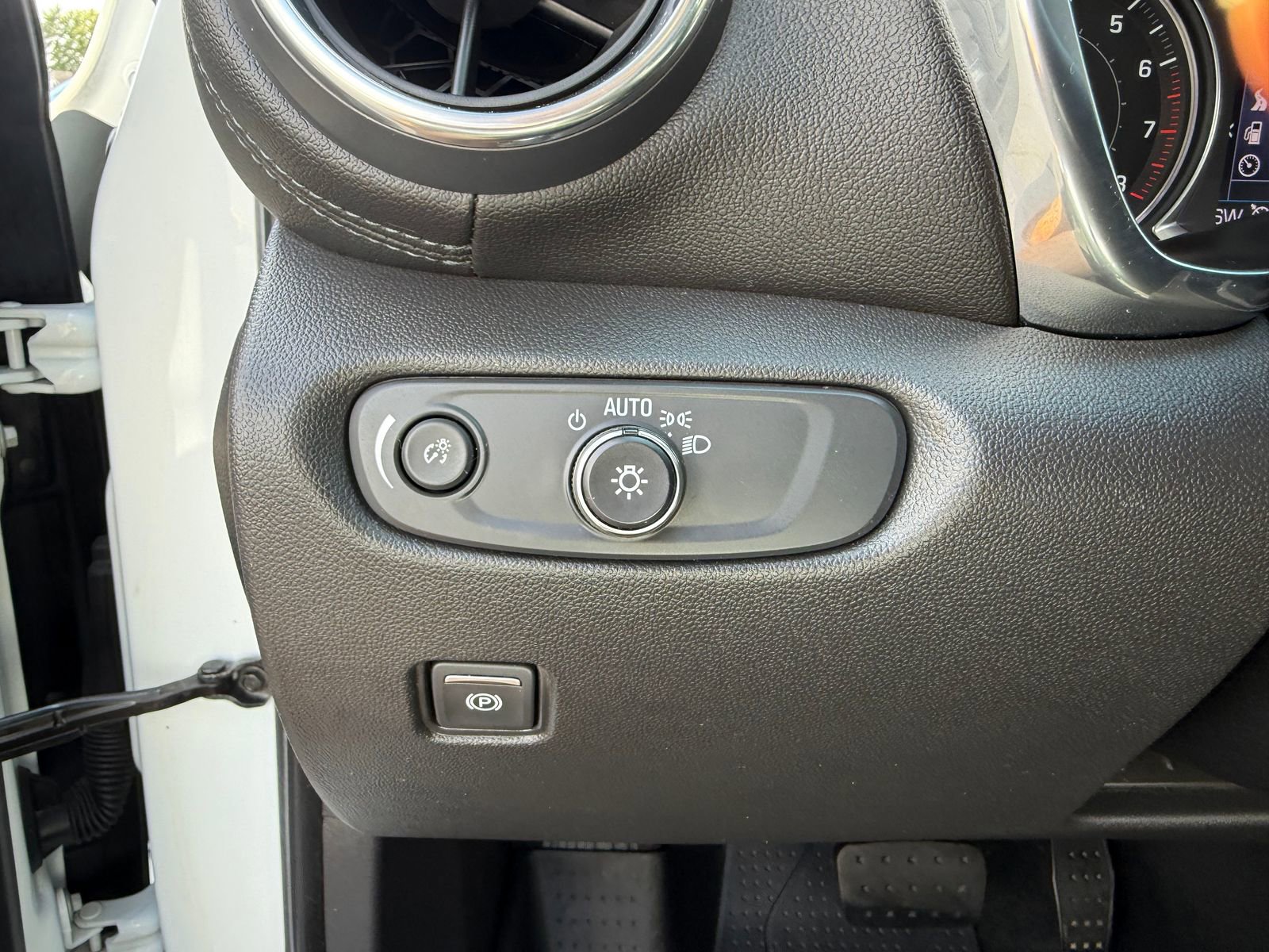 Used 2020 Chevrolet Blazer LT image 18