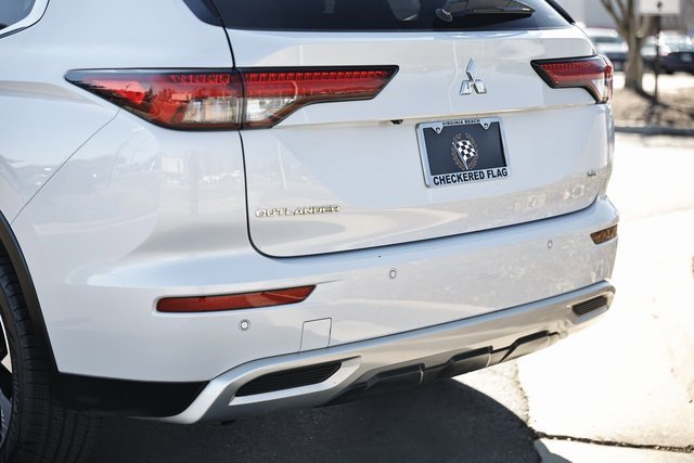 Used 2024 Mitsubishi Outlander SE image 6