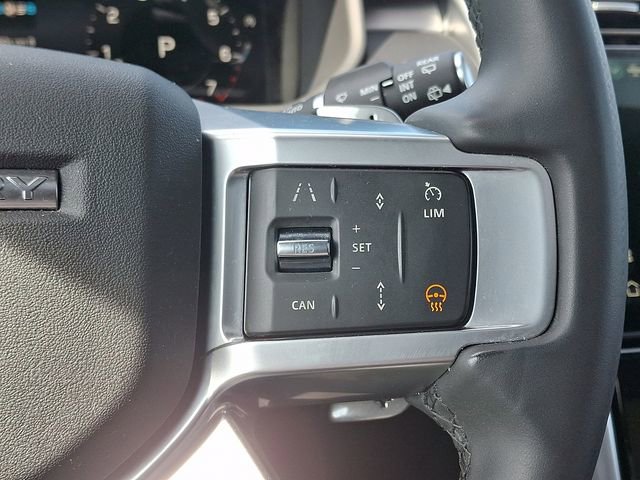 Used 2024 Land Rover Discovery Dynamic SE image 23