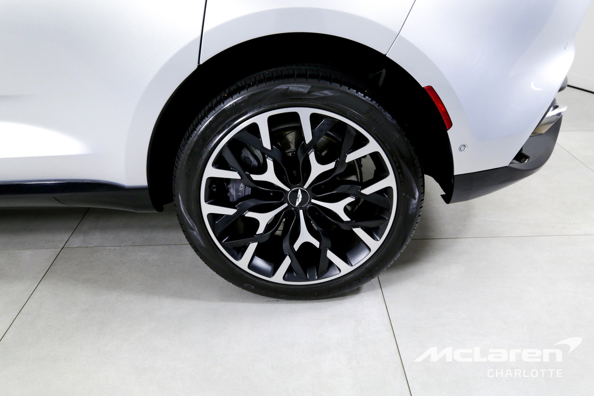 Used 2021 Aston Martin DBX image 37