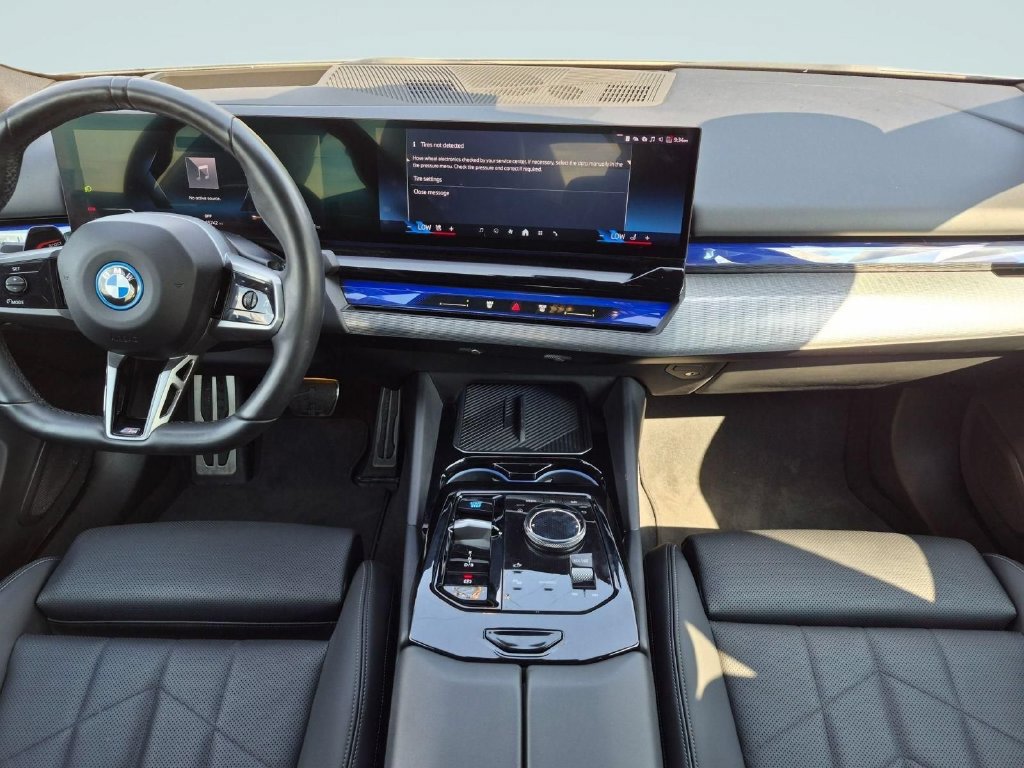 Used 2024 BMW i5 eDrive40i w/ M Sport Package RWD image 23
