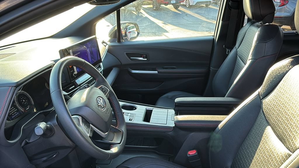 Used 2025 Toyota Sienna XSE FWD image 25