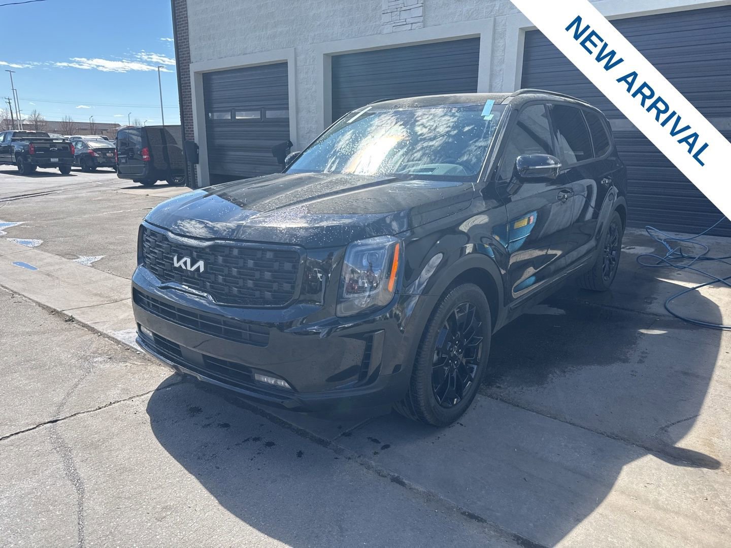 Used 2022 Kia Telluride SX w/ SX Prestige Package image 3