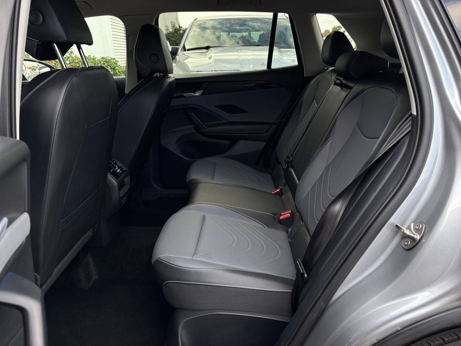 Used 2026 Volkswagen Tiguan SE AWD/4WD image 27
