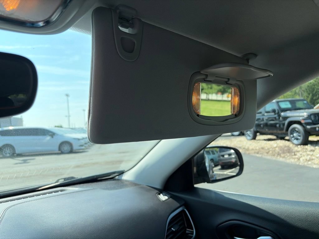 Used 2019 Jeep Cherokee Limited AWD/4WD image 32