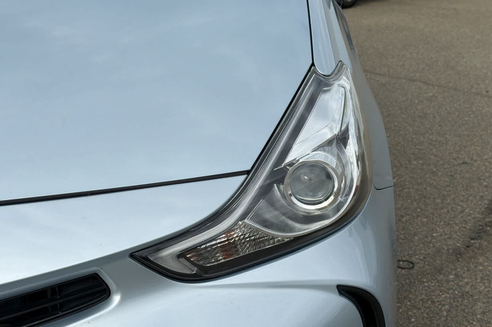 Used 2016 Toyota Prius V Five FWD image 12