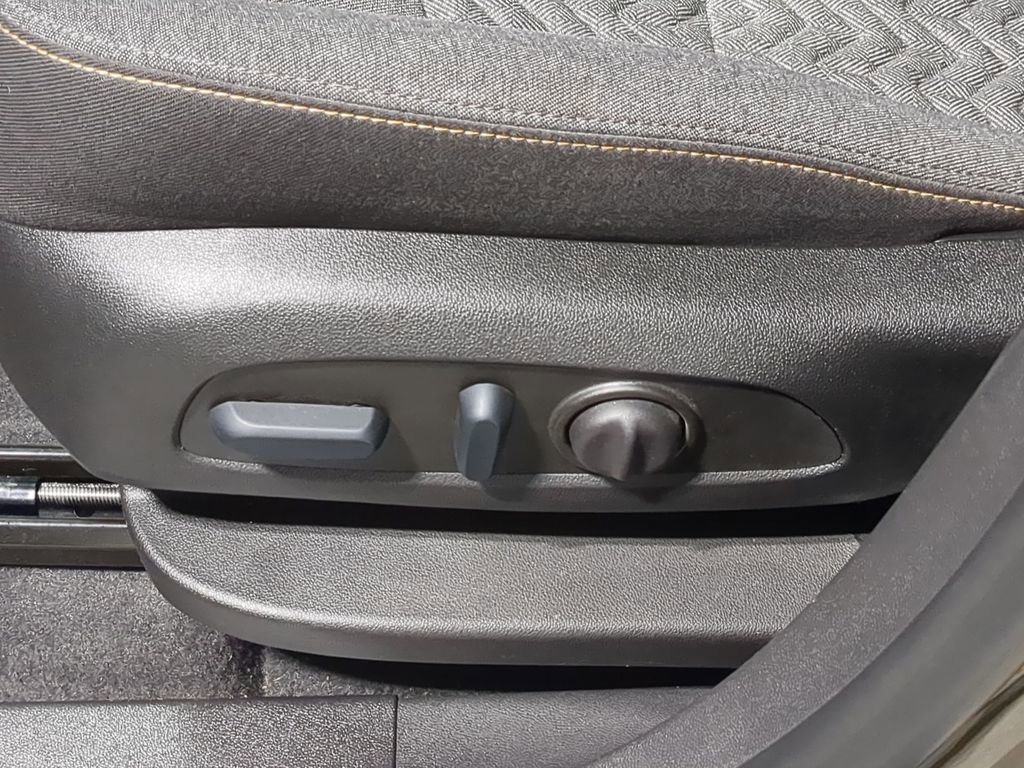 Used 2023 Chevrolet Equinox LT FWD image 21