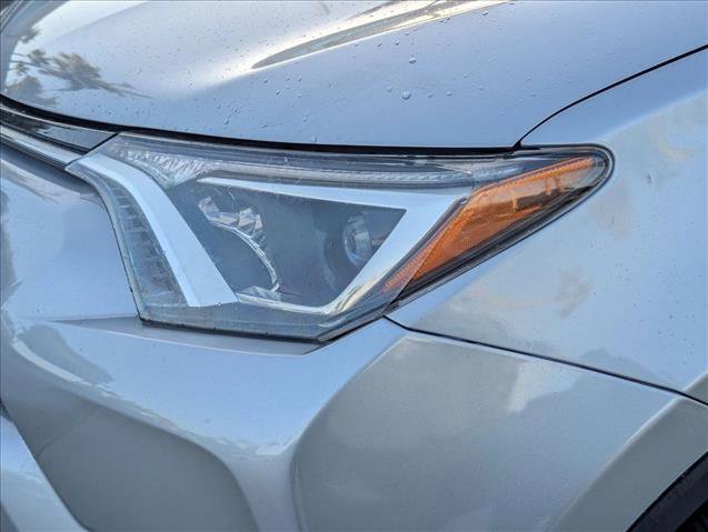 Used 2018 Toyota RAV4 LE image 5