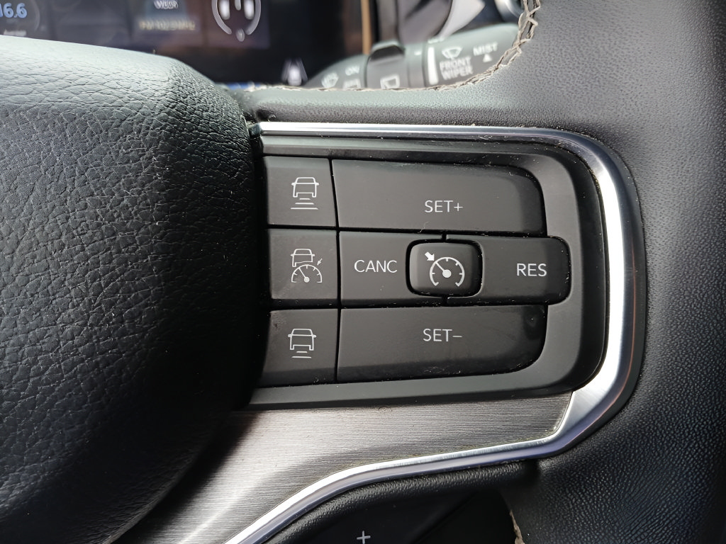 Used 2023 Jeep Wagoneer Series II AWD/4WD image 21