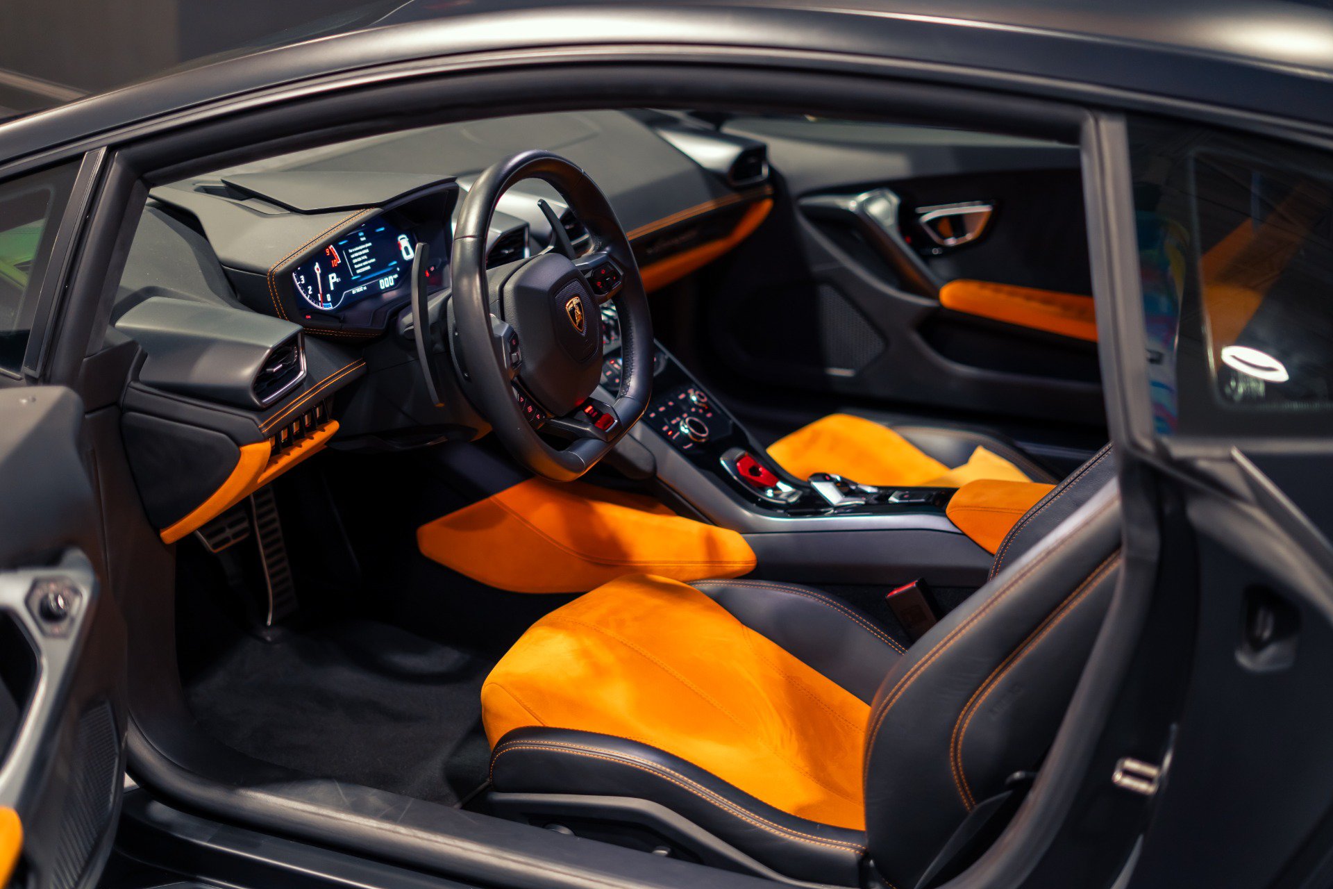 Used 2015 Lamborghini Huracan LP 610-4 AWD/4WD image 2