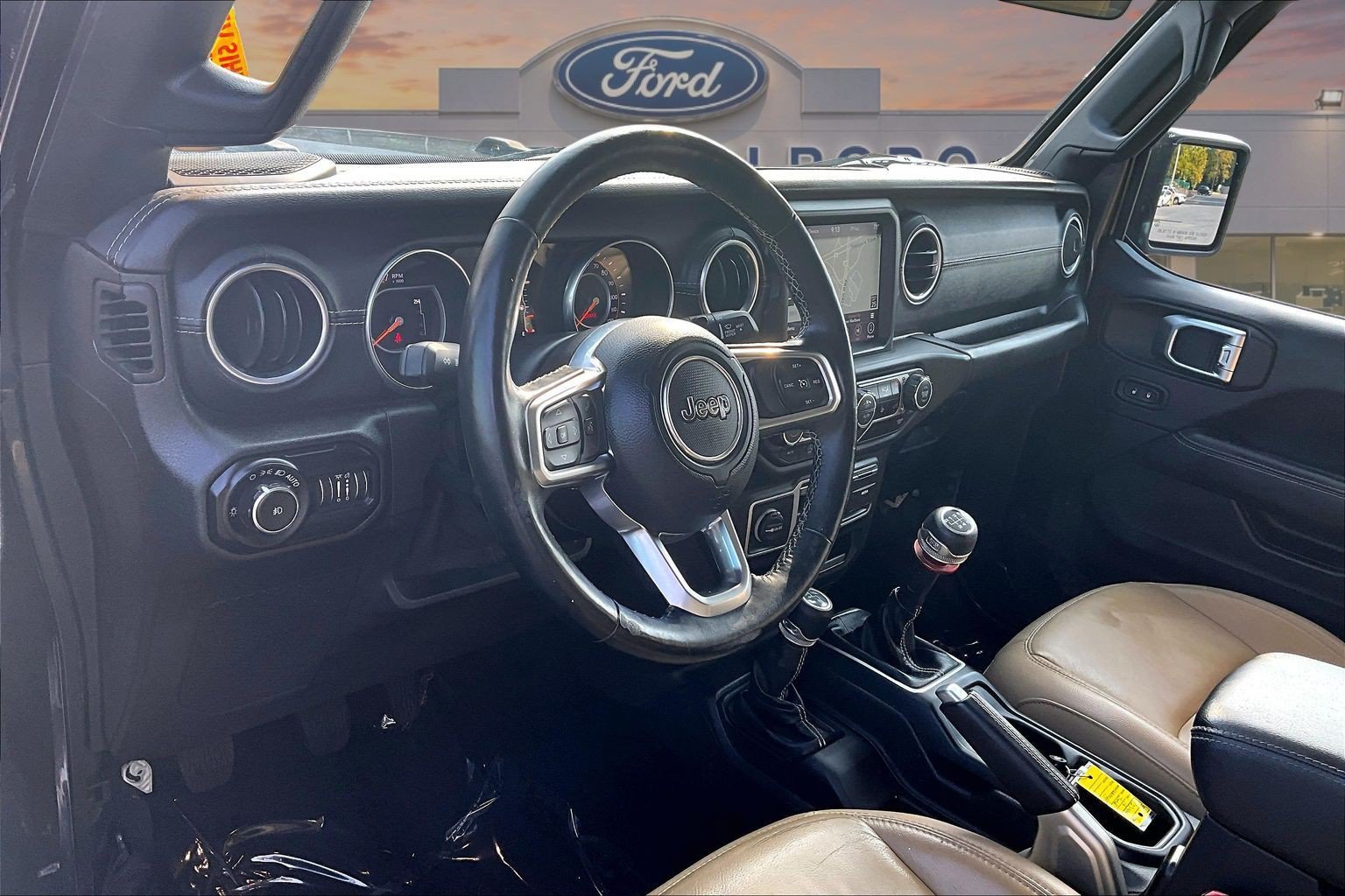 Used 2018 Jeep Wrangler Unlimited Sahara AWD/4WD image 11