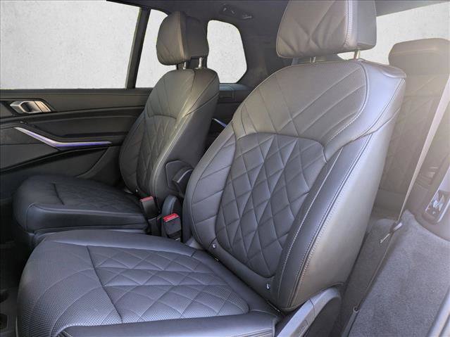 Used 2025 BMW X7 xDrive40i w/ M Sport Package image 19