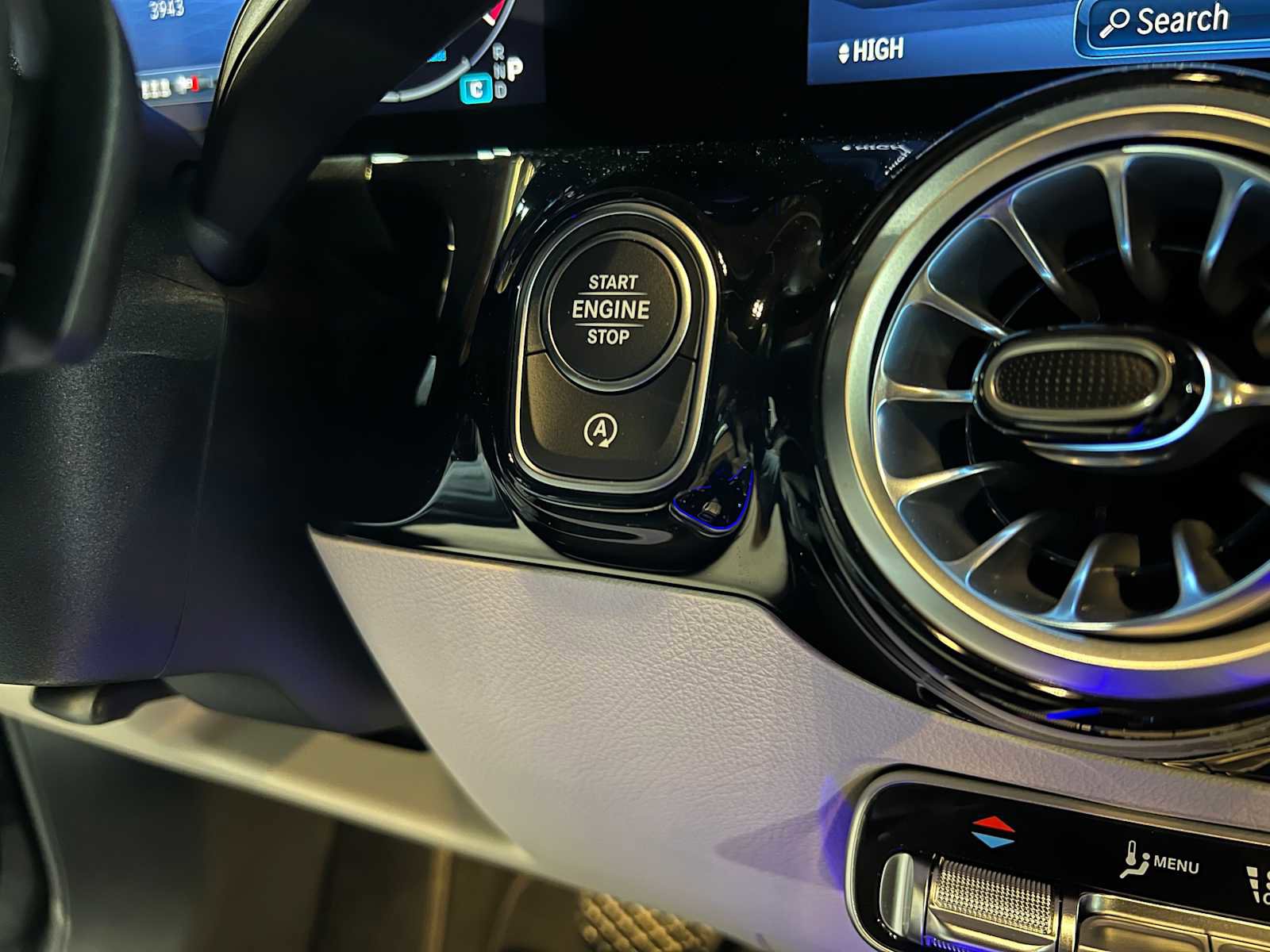 Used 2025 Mercedes-Benz GLA 250 4MATIC image 26