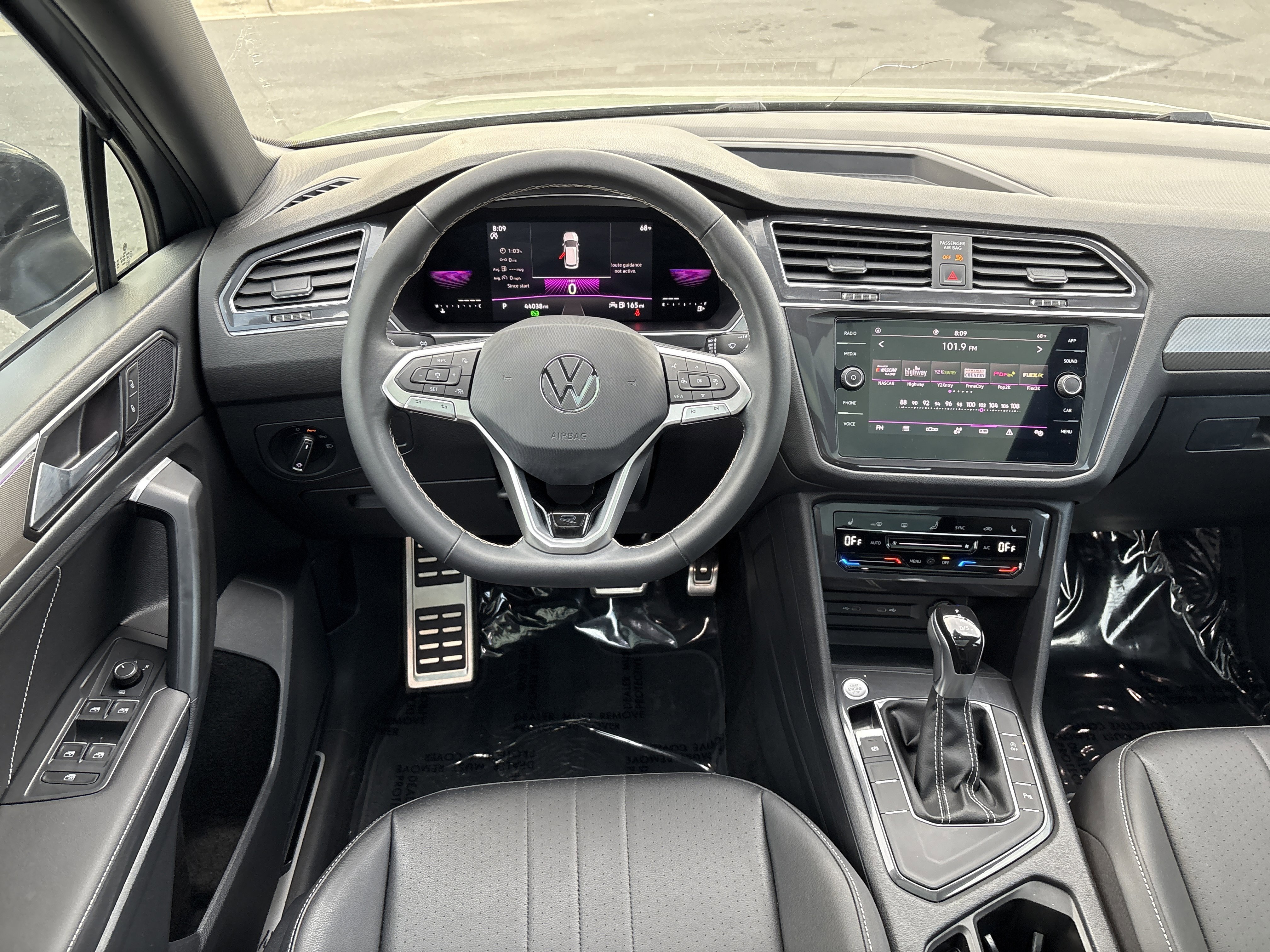 Used 2023 Volkswagen Tiguan SE R-Line image 19
