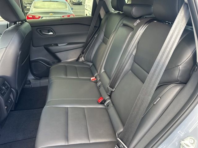 Used 2025 Nissan Rogue SL w/ SL Premium Package image 16