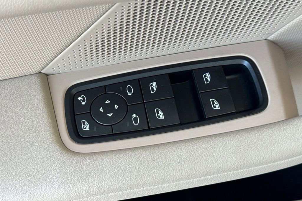 Used 2022 Porsche Taycan RWD image 15