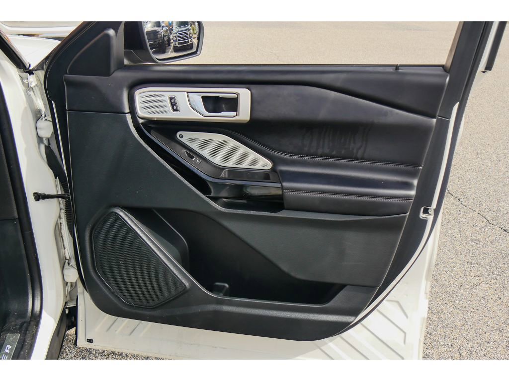 Used 2022 Ford Explorer Platinum w/ Technology Package AWD/4WD image 16