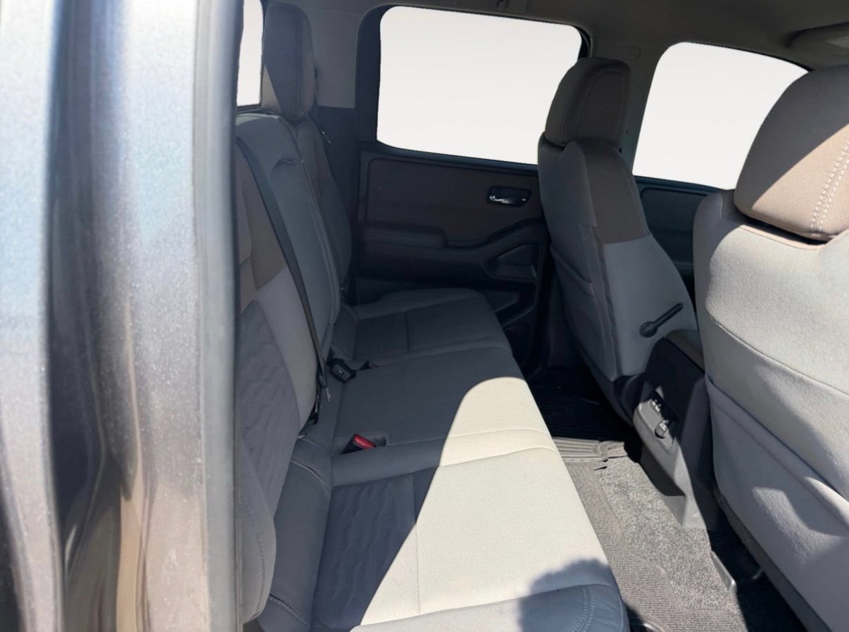Used 2022 Nissan Frontier SV AWD/4WD image 11