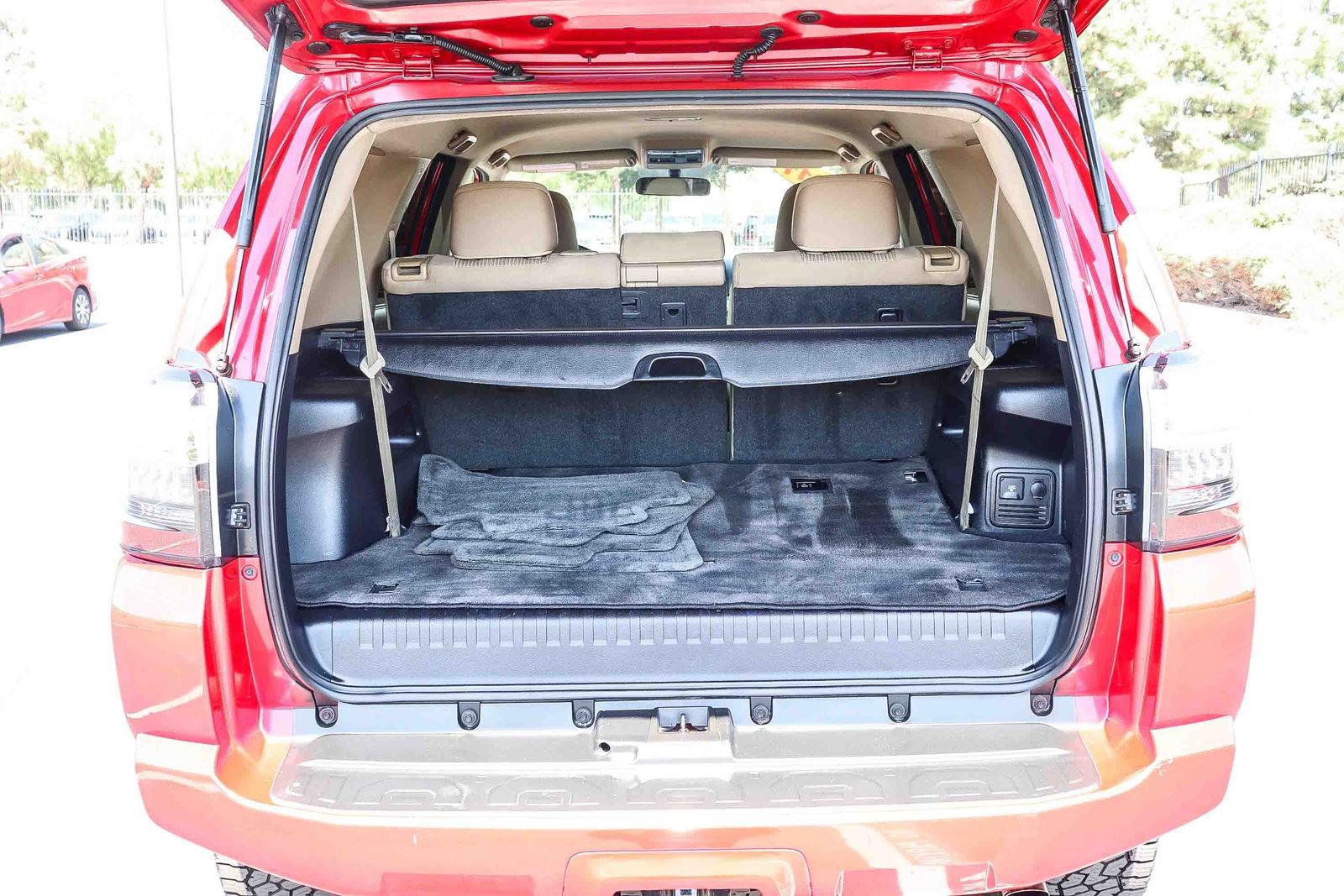 Used 2017 Toyota 4Runner SR5 AWD/4WD image 32