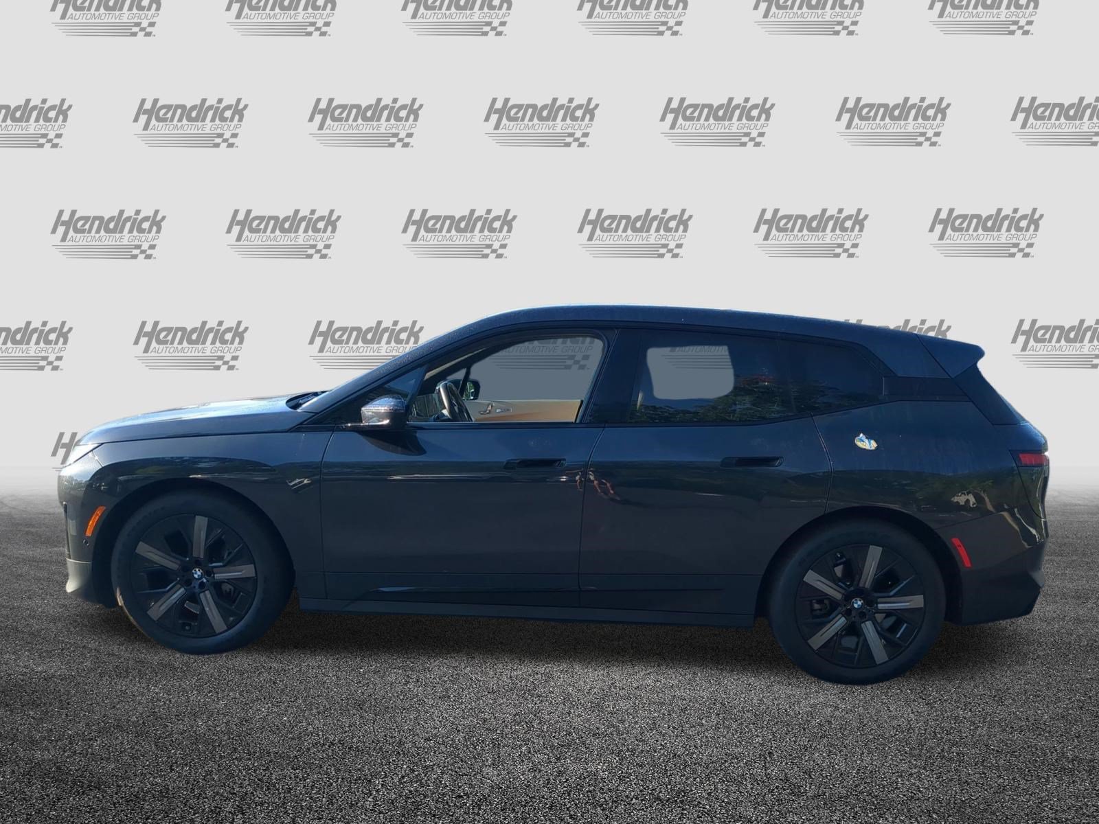 Used 2025 BMW iX xDrive50 w/ Premium Package AWD/4WD image 7