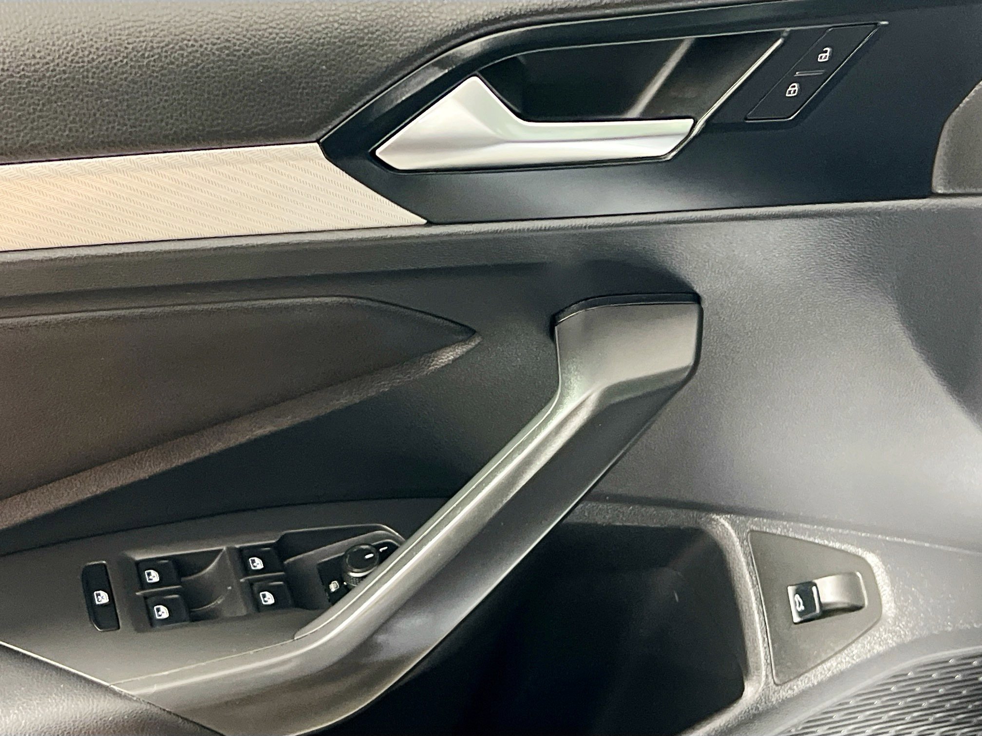 Used 2019 Volkswagen Jetta S w/ Driver Assistance Package image 16