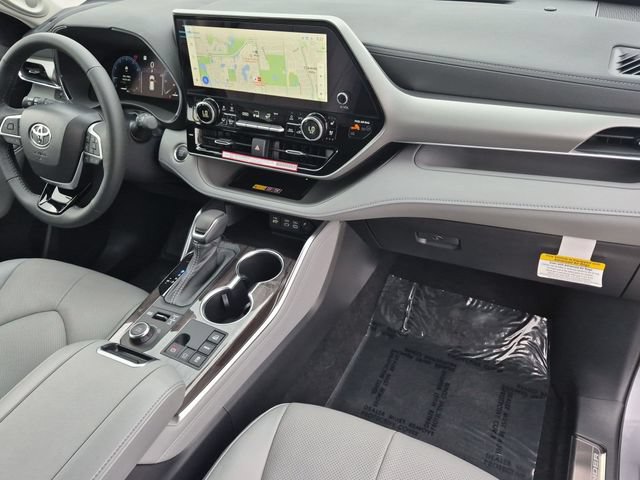 Certified 2026 Toyota Highlander Platinum AWD/4WD image 34