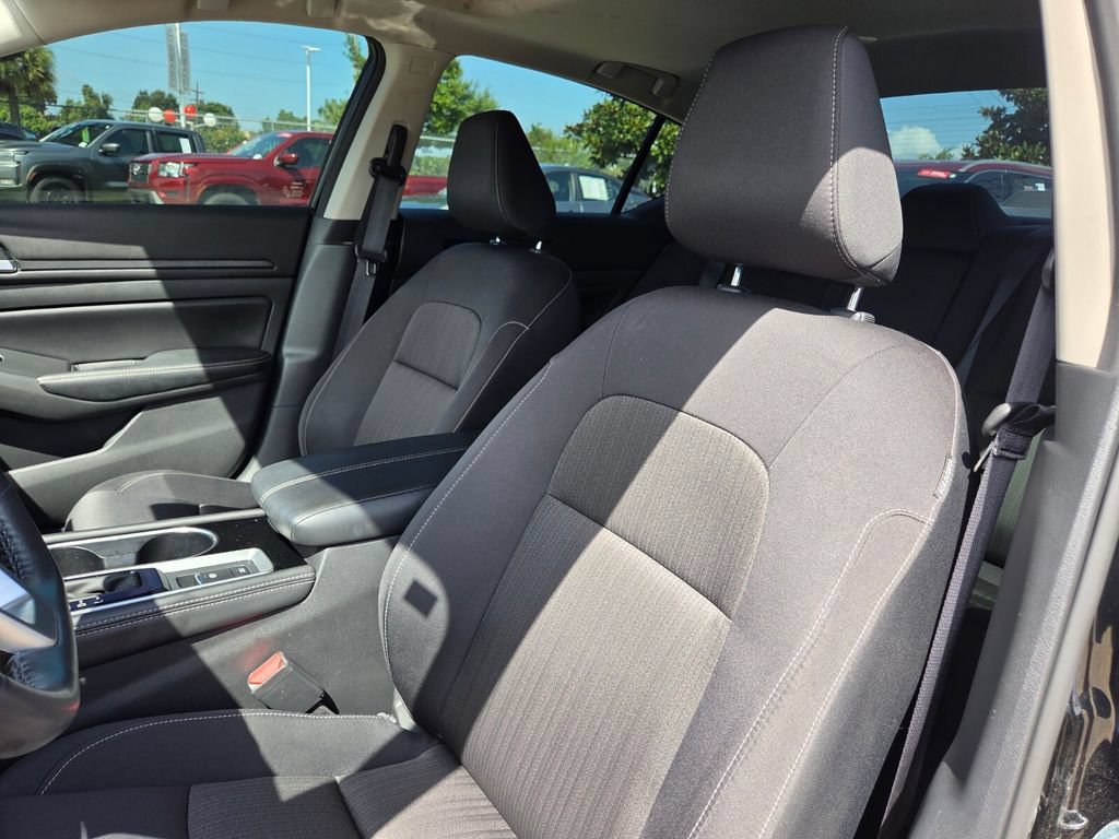 Used 2024 Nissan Altima 2.5 SV w/ SV Premium Package FWD image 11