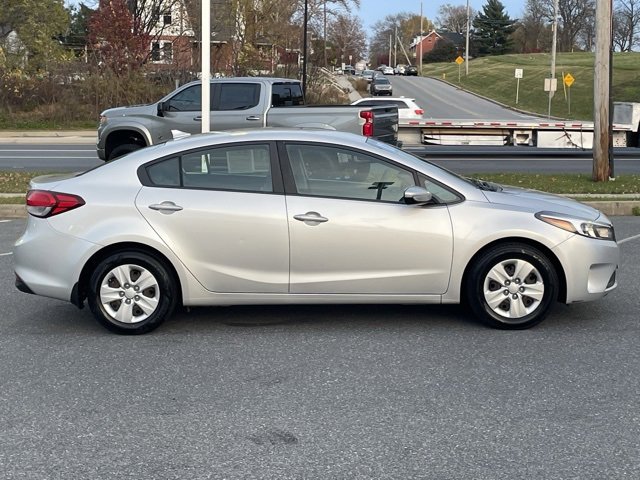 Used 2017 Kia Forte LX image 10
