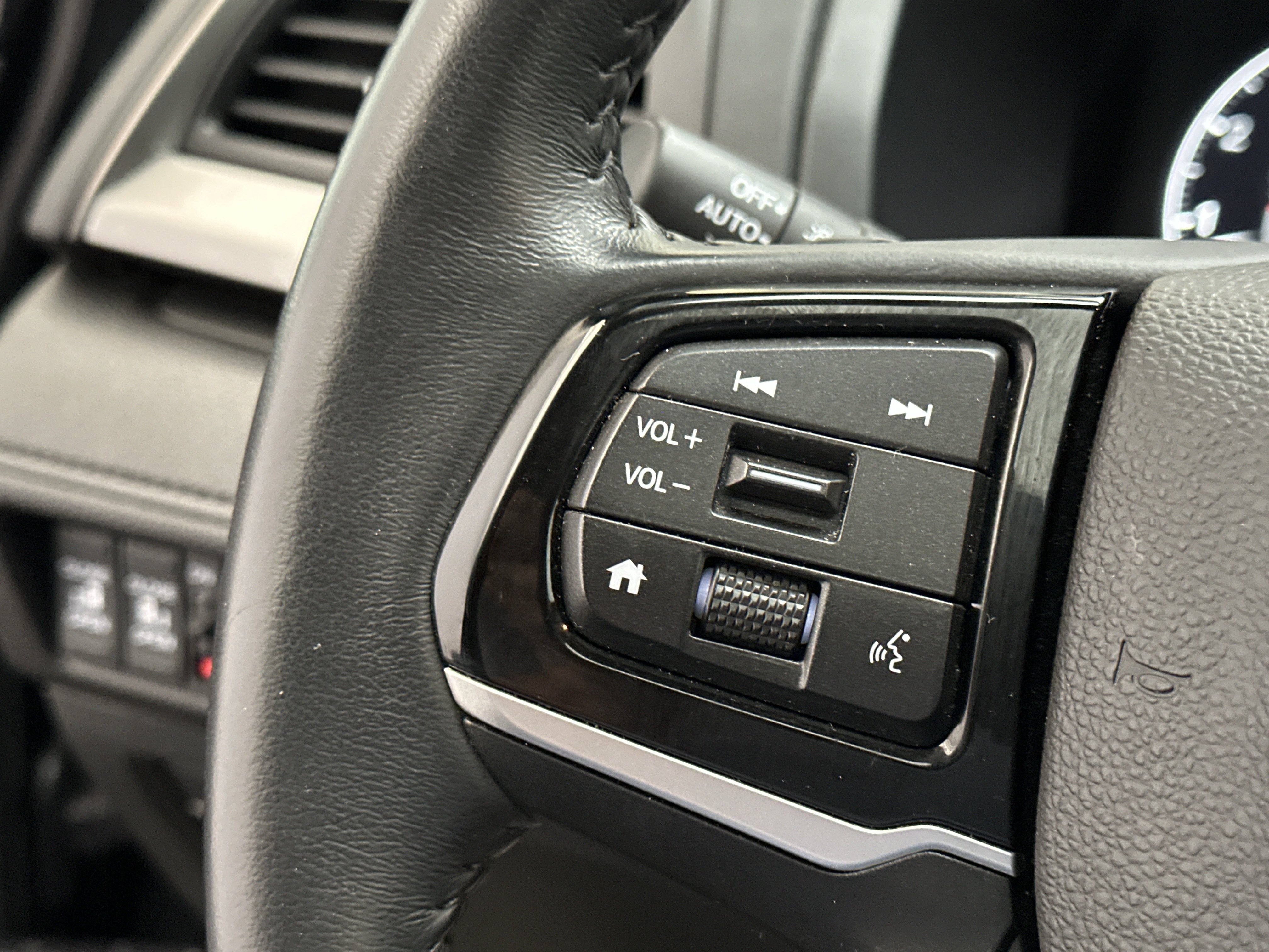 Used 2025 Honda Odyssey EX-L image 26