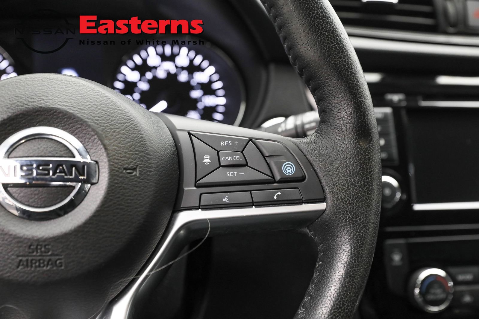 Used 2019 Nissan Rogue SV w/ Premium Package image 16