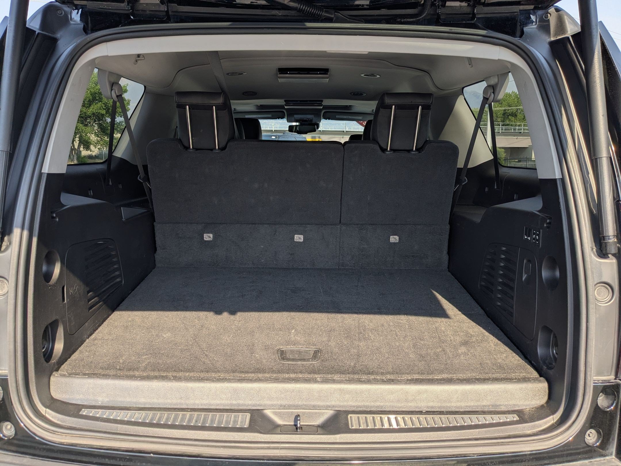 Used 2020 Chevrolet Suburban Premier w/ 6.2L Performance Package AWD/4WD image 33
