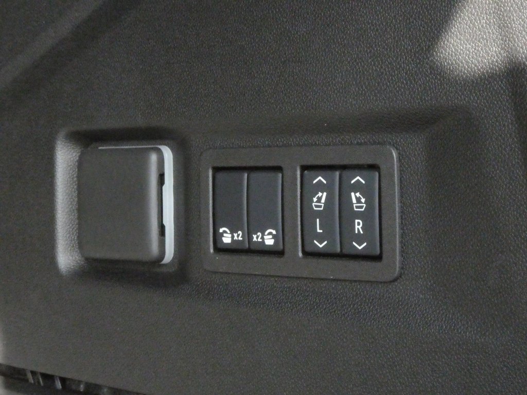 Certified 2025 GMC Yukon Denali image 27